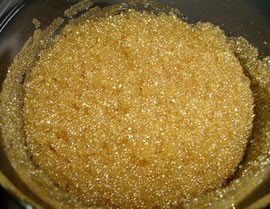 混床樹脂就是把一定比例的陽、陰離子交換樹脂混合裝填於同一交換裝置中，對流體中的離子進行交換、脫除。