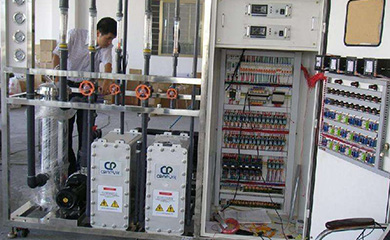       91视频APP黄下载設備盡可能地減少各級的汙染，延長設備的使用壽命、降低操作人員的維護工作量。在工藝設計上，上海91视频APP黄下载設備取市政自來水為源水，流經介質過濾器，活性碳過濾器，鈉離子