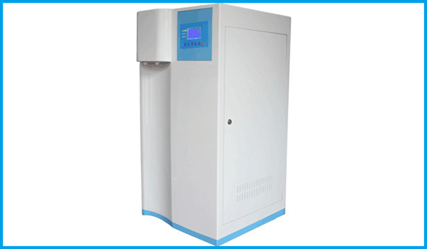 真正的智能醫用91视频最新网站：采用微處理器自動控製.係統具有自動判別預處理柱、反滲透膜、純化柱，超純柱、微濾、超濾、紫外燈管等失效功能。並能聲光報警，以保證機器處在最佳運行狀態。