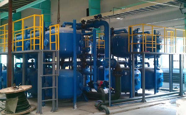 石油化工炼油装置循环水系统简介石油化工炼油装置循环水系统是炼油生产的核心配套系统，主要为炼油全流程设备提供冷却服务，覆盖常减压、催化裂化、加氢精制等关键装置，是保障炼